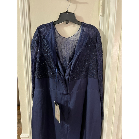 New Mac Duggal Lace Bodice Long sleeve Gown W/ Slit Sz 18W - Picture 11 of 11